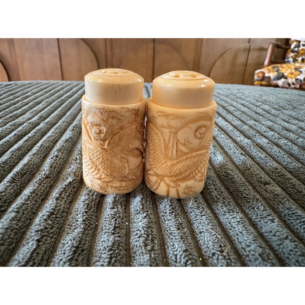 Vintage Carved Salt and Pepper Shakers Asian Oriental‎ Dragon Kitchen Decor